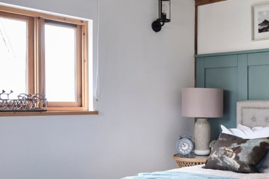 Năm ngủ trong phòng kín có sao không_1