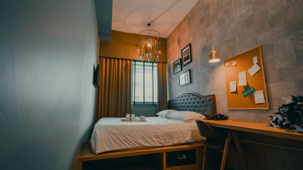 phòng ngủ bí bách